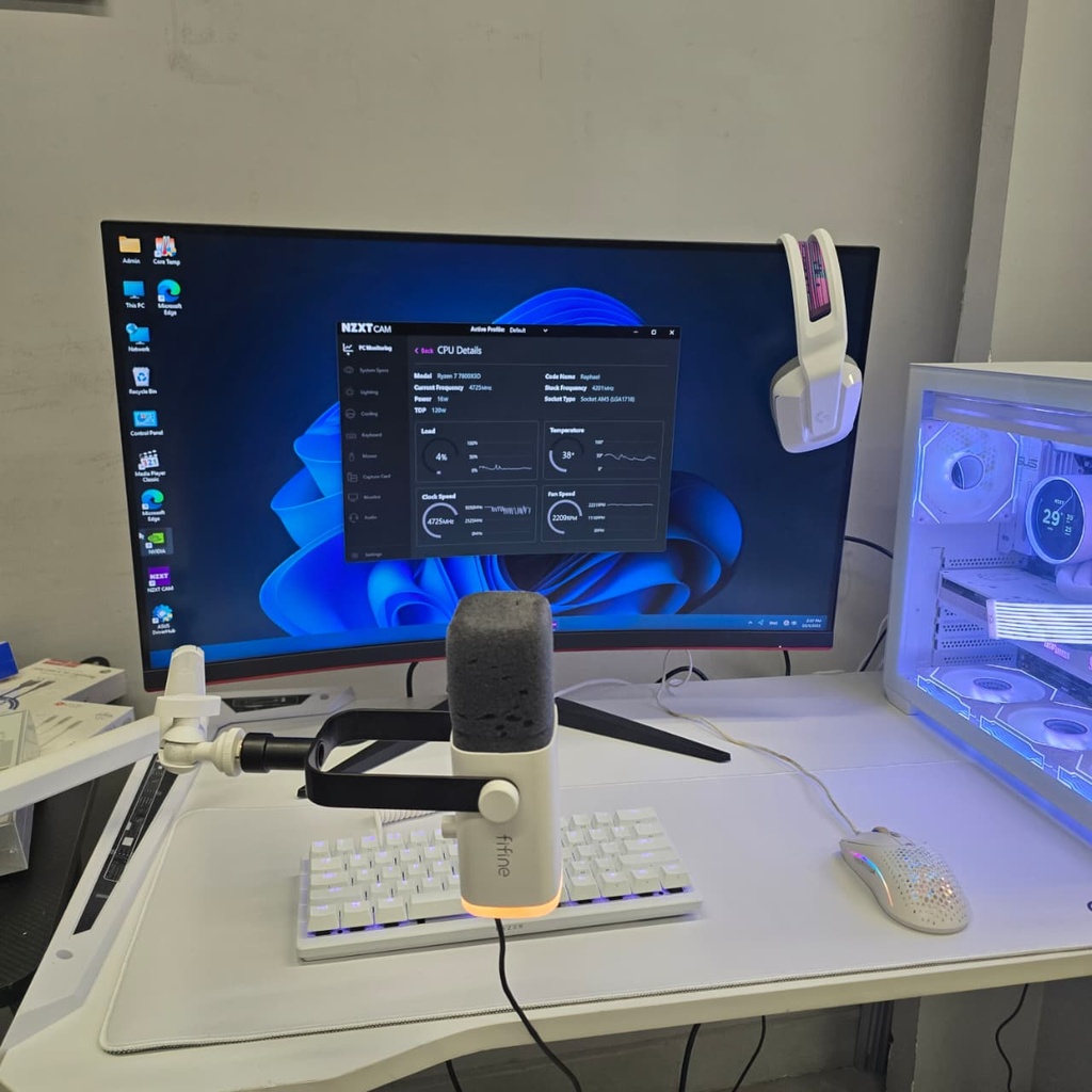 USED SETUP RYZEN 7 7800X3D & RTX 5070 ZOTAC