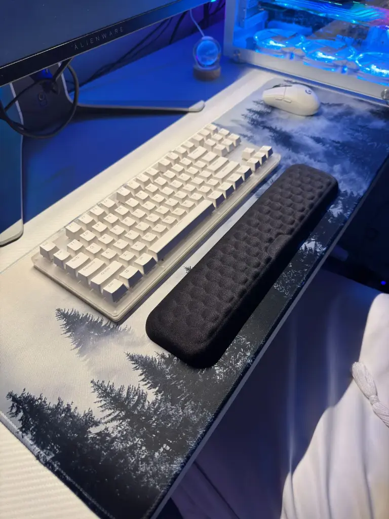 Keyboard wrist rest, black color 