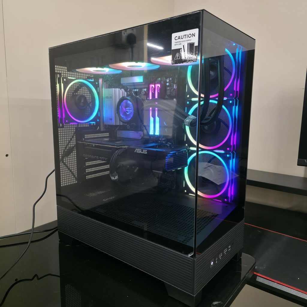 USED PC RYZEN 7 9800X3D & RTX5070